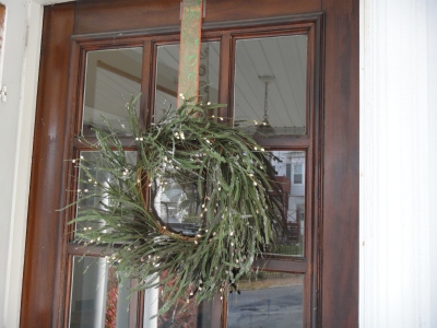 Wreath Pro Works On Doors With Moldings
